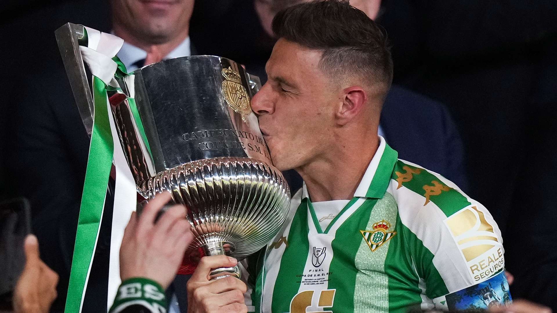 度奪得英超 度奪得英超